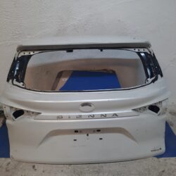 Quinta Puerta Toyota Sienna 2019 - 2021 (Detalle)