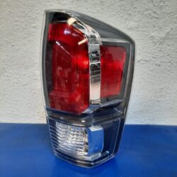 Calavera Derecha Tacoma 2020 - 2022