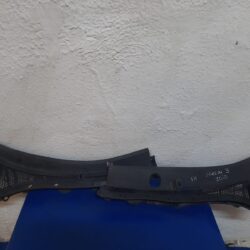 Moldura Tolva Limpiaparabrisas C/chisgueteros Mazda 3 10-13