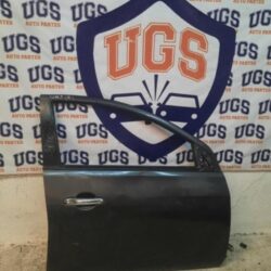 Puerta Delantera Derecha Versa 2013 2018 Detalle