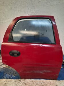 Puerta Trasera Derecha Chevrolet Corsa 02 08 detalle
