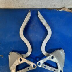 Par de Bisagras Cofre Chevrolet Corsa Org 1.8 Std 2003/2008