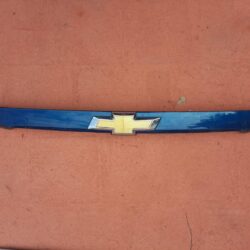 Moldura Tapa Cajuela Aveo 2018-2020 (Detalle en patas)