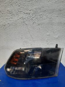 Faro derecho Ram 1500 2013 – 2018 (Mancha de agua)