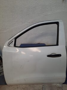 Puerta Delantera Izquierda Np300 2016 – 2023