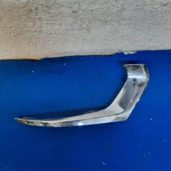 Moldura Derecha Parrilla Traverse Cromo 2018 - 2020