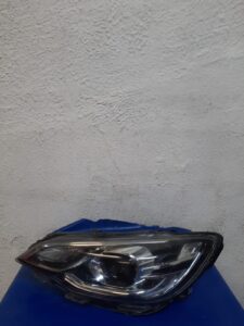Faro Izquierdo Chevrolet Cavalier 2018 – 2020 (Detalle)