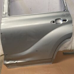 Puerta trasera izquierda TOYOTA HIGLANDER 2018-2020 GRIS