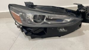 faro derecho mazda 6 2019 2020 2021 2022 leds detalle en pata - Imagen 9