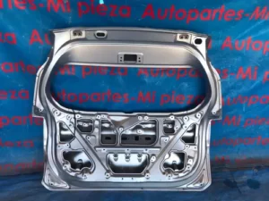 QUINTA PUERTA TOYOTA AVANZA 2023 2024 DETALLE LEVE - Imagen 4