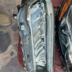 FARO DERECHO TOYOTA RAIZE 2024 DETALLE POR ATRAS