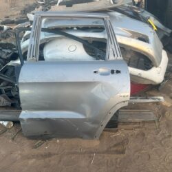 PUERTA TRASERA IZQUIERDA CHEROKEE 2014 (DETALLES)