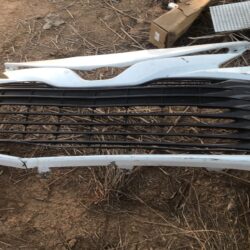 Parrilla negra Camry 2018 sana