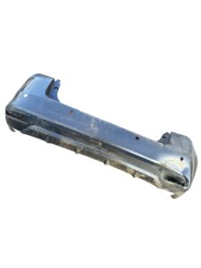 Facia trasera Nissan versa 2020-2025 con hoyos para sensor