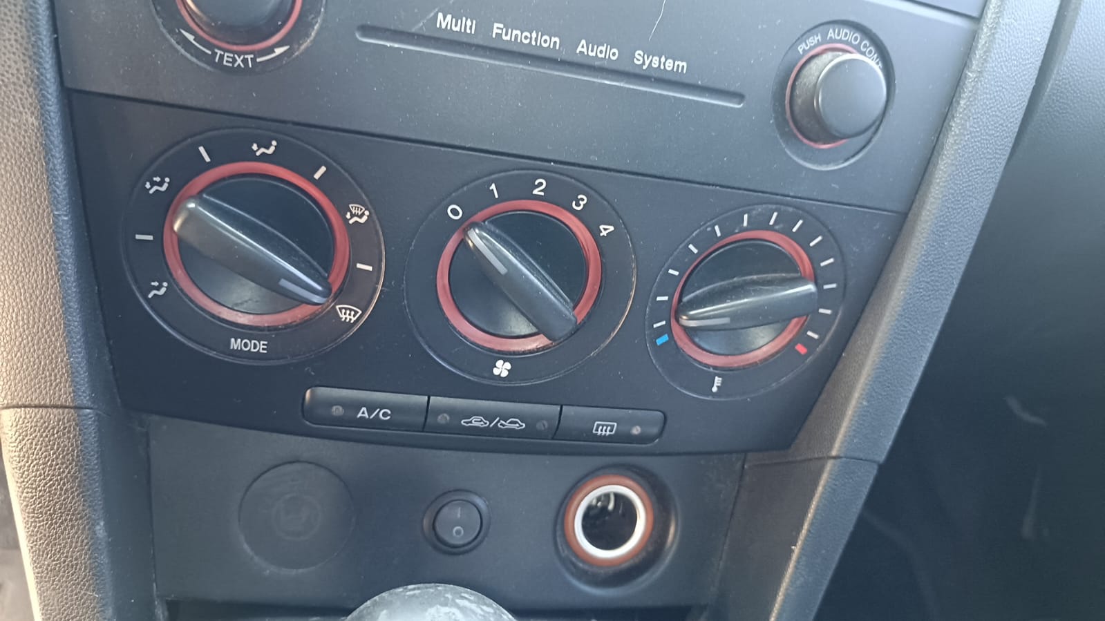 Controles de A/C Mazda 3 2004