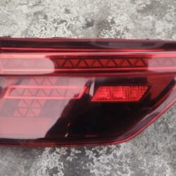 CALAVERA INTERIOR O INTERCALAVERA IZQUIERDA LED VW TIGUAN 2018-2021