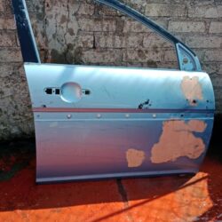 PUERTA DELANTERA DERECHA DODGE ATTITUDE 2006-2011