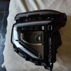 Faro de Chevrolet Suburban 2025