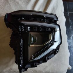 Faro de Chevrolet Suburban 2025