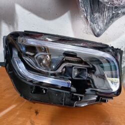 Faro de Mercedez Benz GLB 300 2024