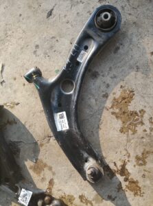 KIA K3 2024-26 HORQUILLA DELANTERA IZQUIERDA