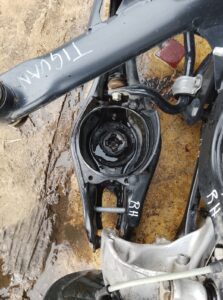 VOLKSWAGEN TIGUAN 022-24 HORQUILLA TRASERA DERECHO